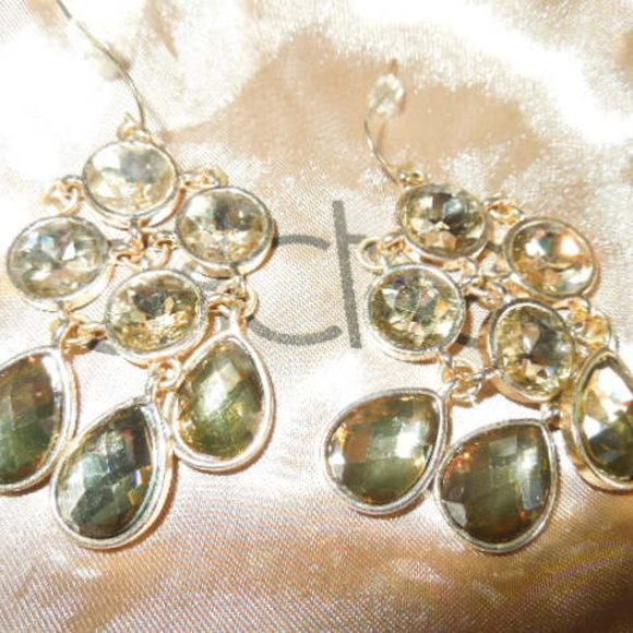 NWOT Cache Multiple Stone Necklace & Earrings - Picture 5 of 6
